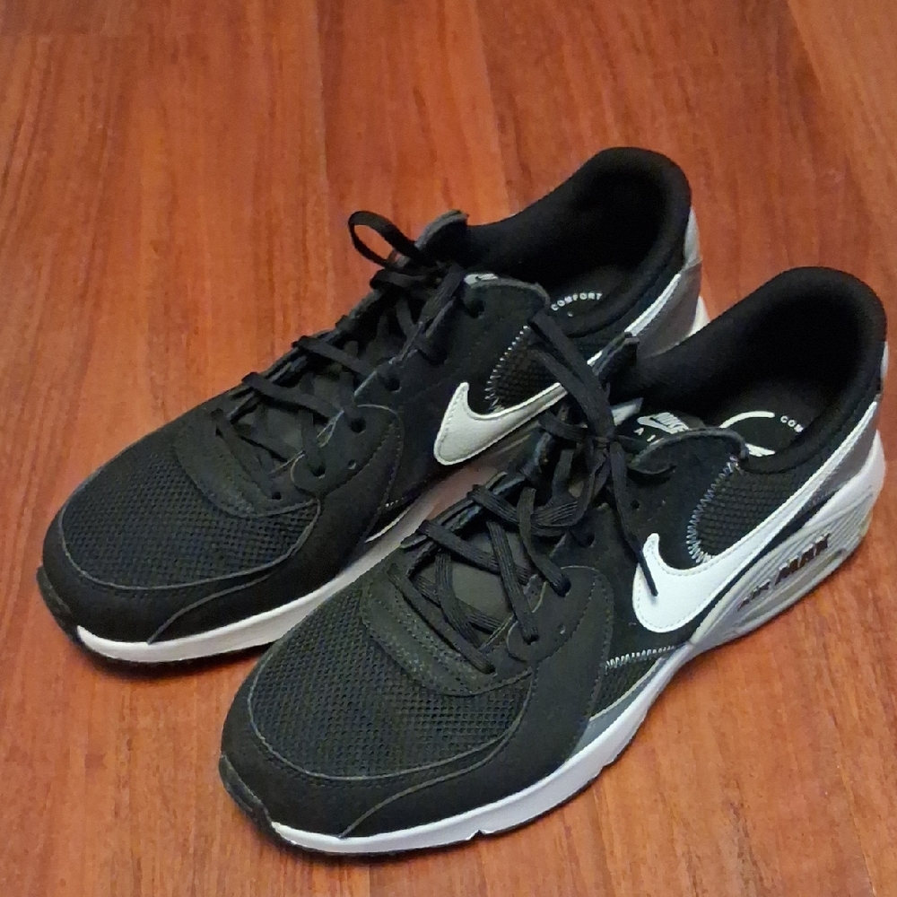 Nike Men's Airmax Excee Black and White Athletic Sneakers Size 14